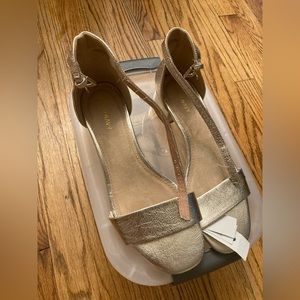 Gold comfortable shoes